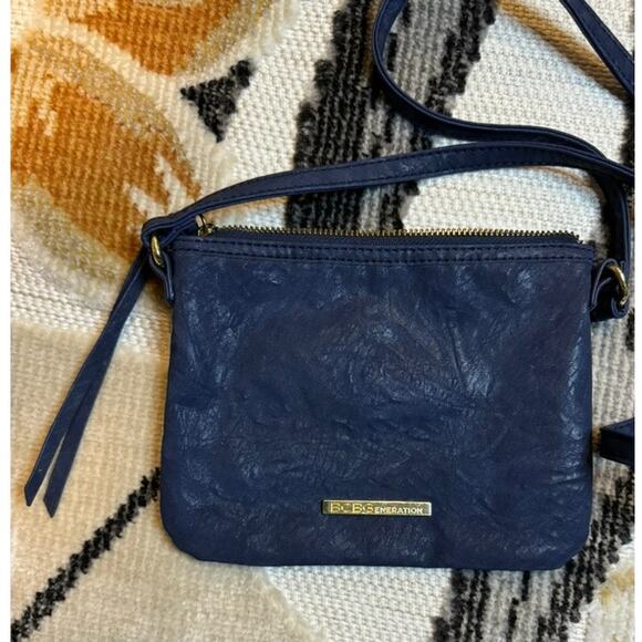 BCBGeneration Textured Faux Leather‎ Crossbody Bag - Picture 1 of 3